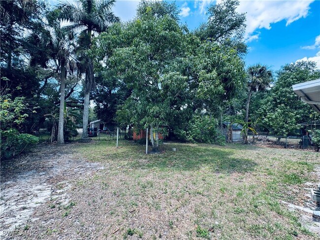Building Photo - 242 Delray Ave