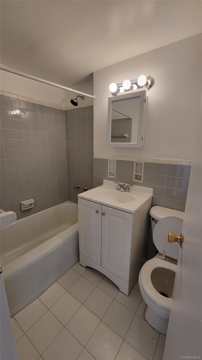 Building Photo - 98-20 62nd Dr