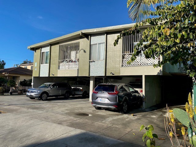 Building Photo - 2823 S. Cloverdale Ave.