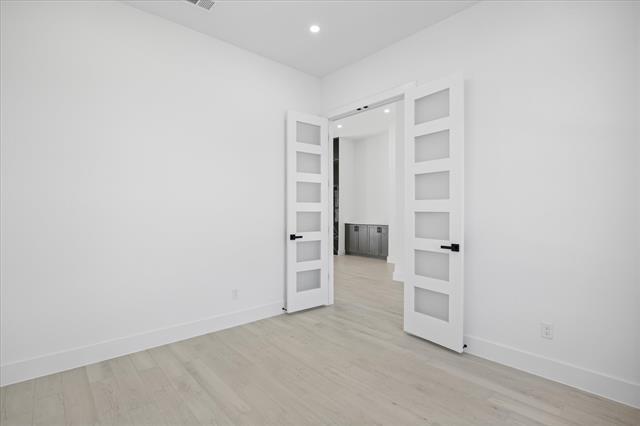 Building Photo - 2057 Glenhollow Dr