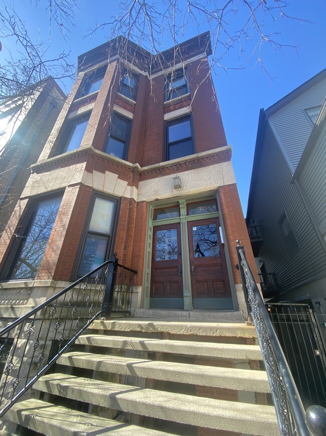 Primary Photo - 624 N May St