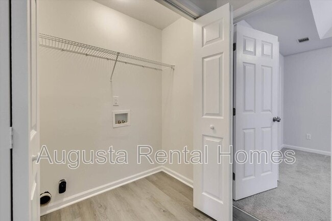 Building Photo - 2824 Cranbrook Dr