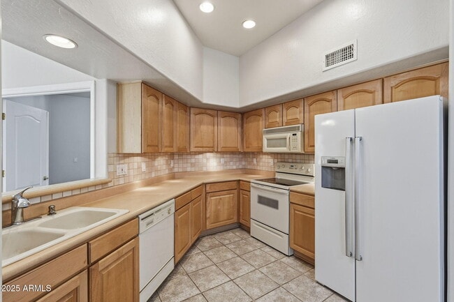 Building Photo - 1747 E Northern Ave