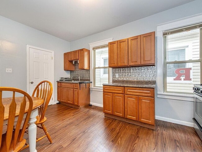 Building Photo - 3-Bed in the Heart of New Brunswick!"