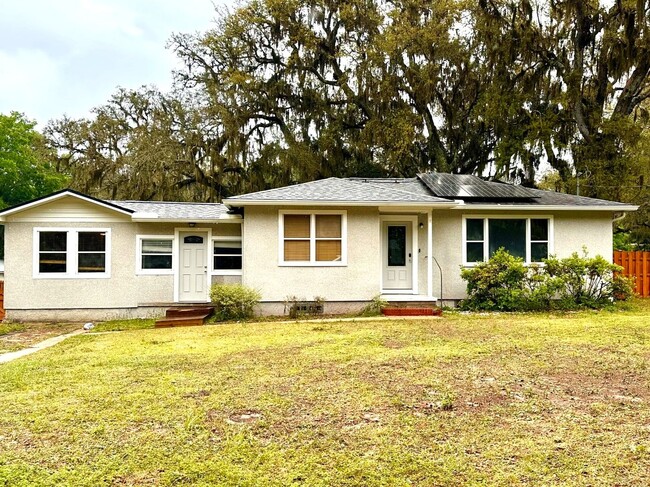 Primary Photo - Just Minutes to the Beach & Fernandina His...