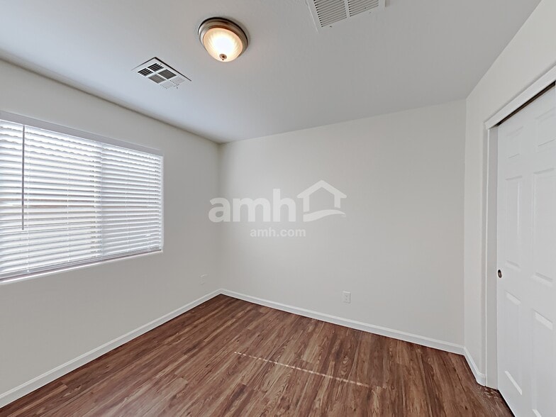 Building Photo - 17211 W Watkins St