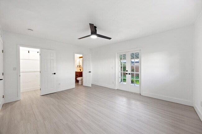 Building Photo - 3360 N 57th Dr