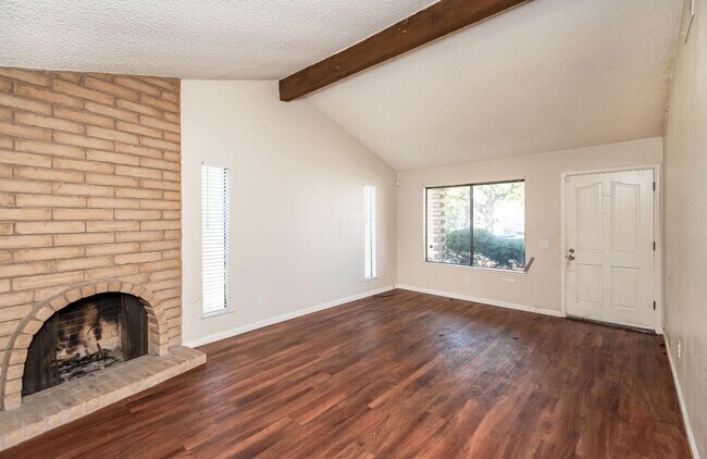 Building Photo - 4973-4975 Summerwood Circle