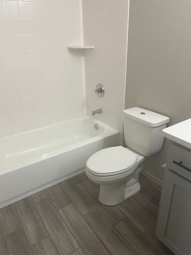Building Photo - Beautiful Like New 4 Bedroom 3 Bathroom ho...