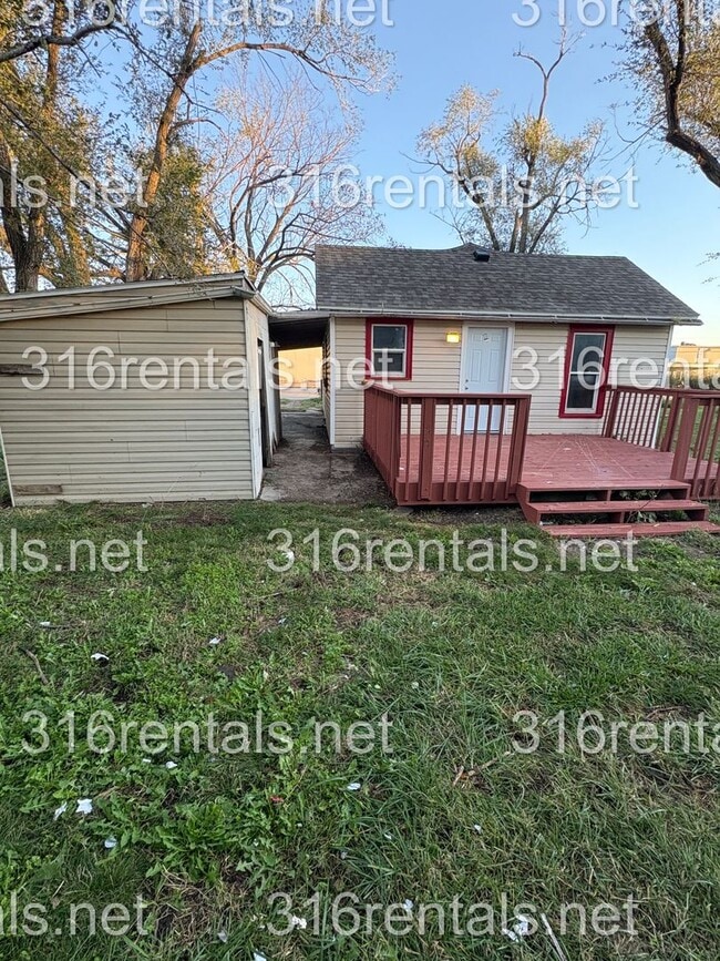 Building Photo - $825 - 2 bed 1 bath - single family home