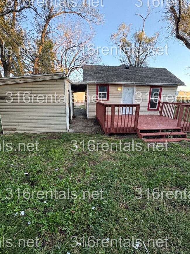 Building Photo - $850 - 2 bed 1 bath - single family home