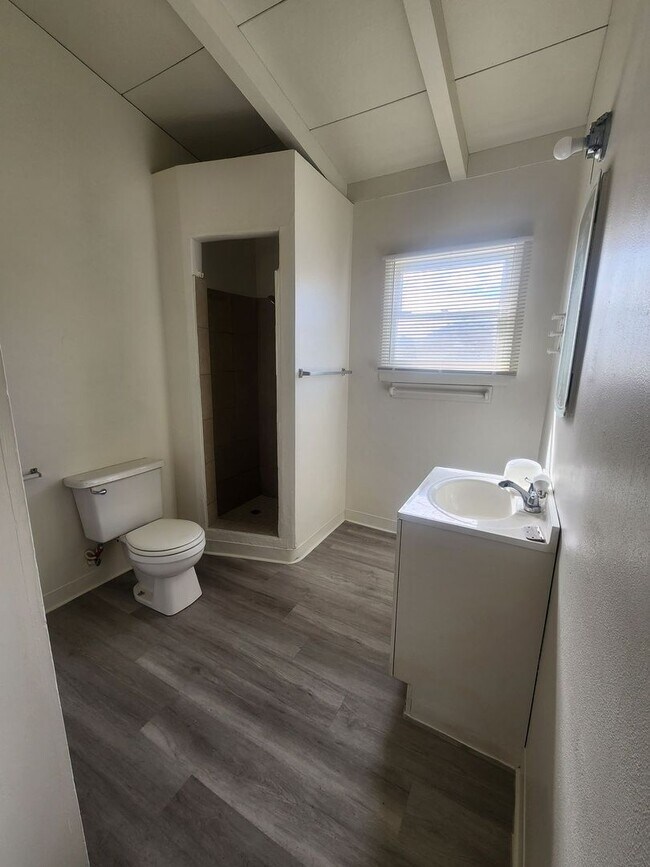 Building Photo - 6667 Desert Queen Ave