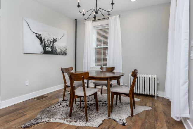 Building Photo - 608 N Front St