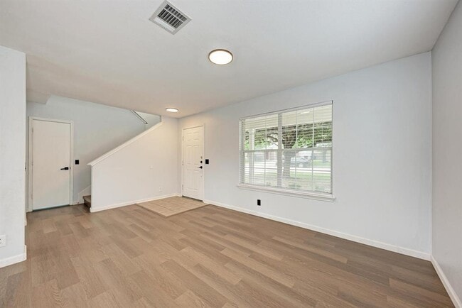 Building Photo - 125 Holland St