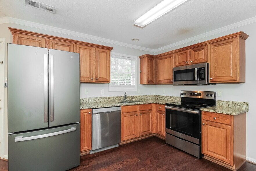 Building Photo - 155 Avondale Cir