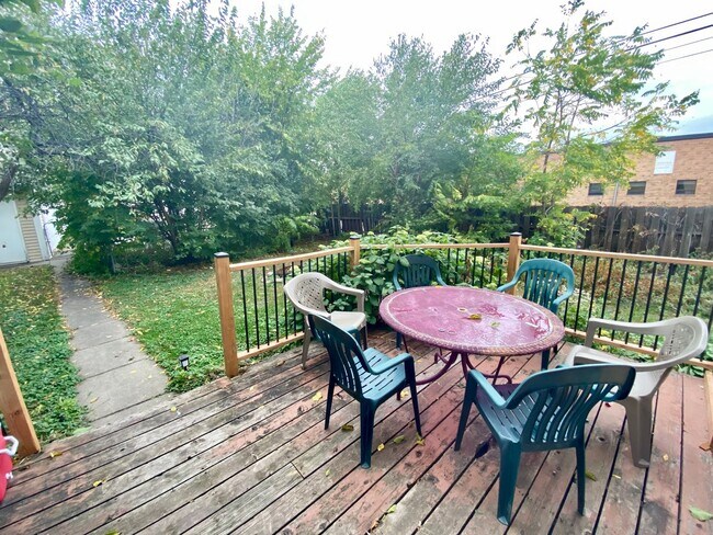 Building Photo - Gorgeous BIG 5BD/3BA House near the U of M...