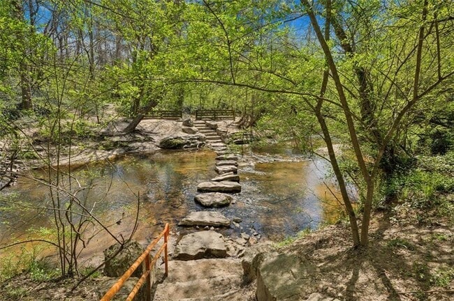 Building Photo - 2090 Emmet Pk Ln