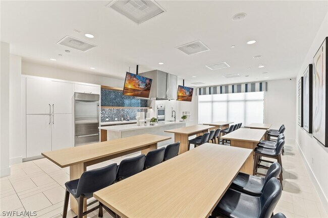 Building Photo - 12349 Dahlia Ct