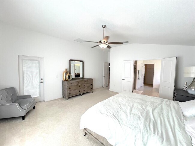 Building Photo - 24 E Diamond Dr