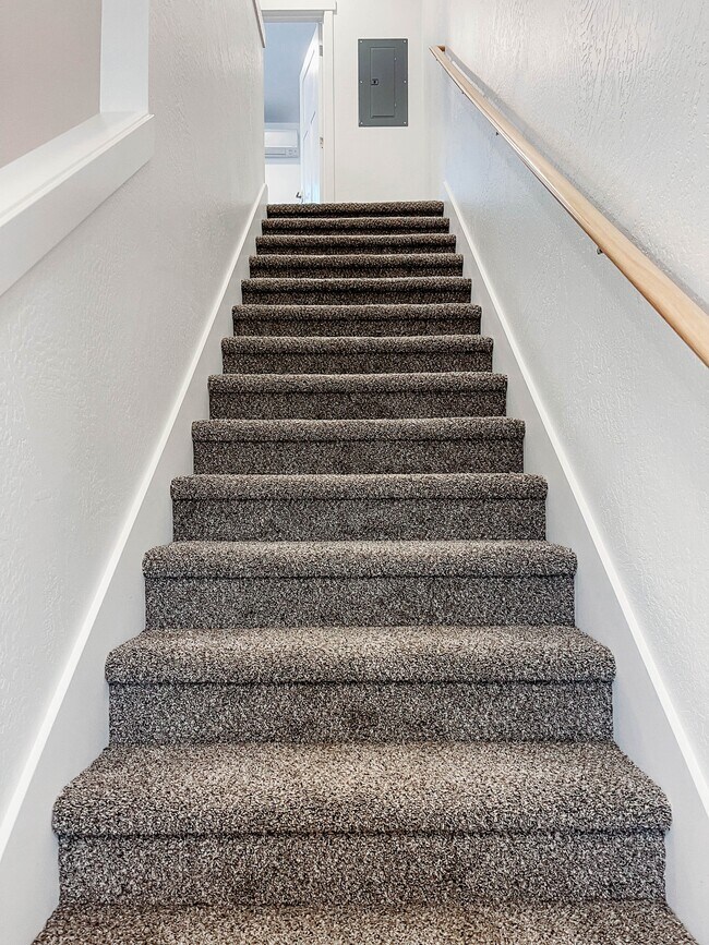 Building Photo - 441 Talent Ave