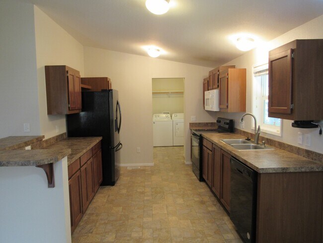 Building Photo - 14750 Cardoza Ct