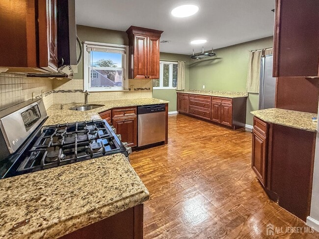 Building Photo - 207 Remsen Ave