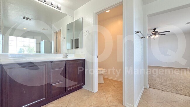 Building Photo - 730 N Robins Way