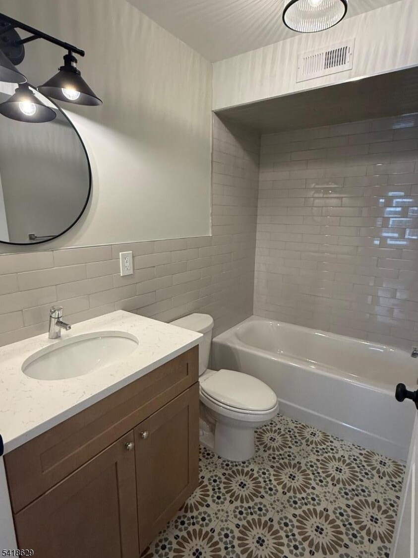 Building Photo - 140 Littleton Ave