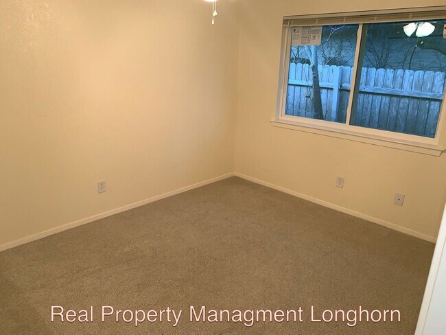 Building Photo - Beautifully Renovated 4/2 One story George...