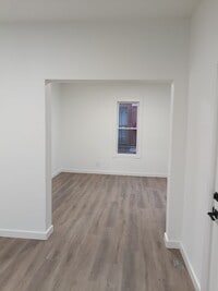 Building Photo - 564 E Chestnut St