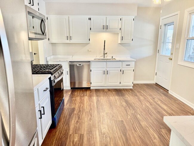 Building Photo - 619 41st St