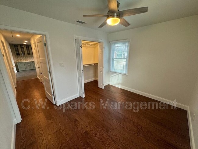 Building Photo - 822 Avenue C