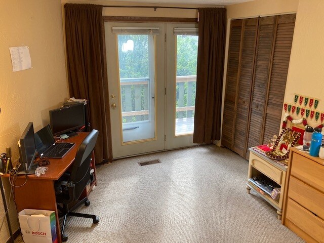 Bedroom #2 Sunlit View - 721 Ivy St