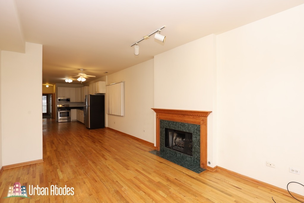 Building Photo - 920 N Paulina St