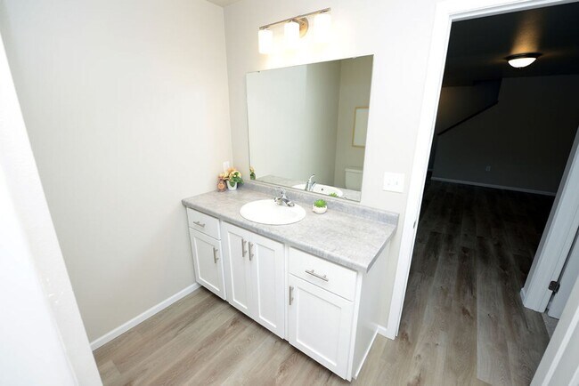 Building Photo - Modern 3-Bedroom Townhome with Attached Ga...
