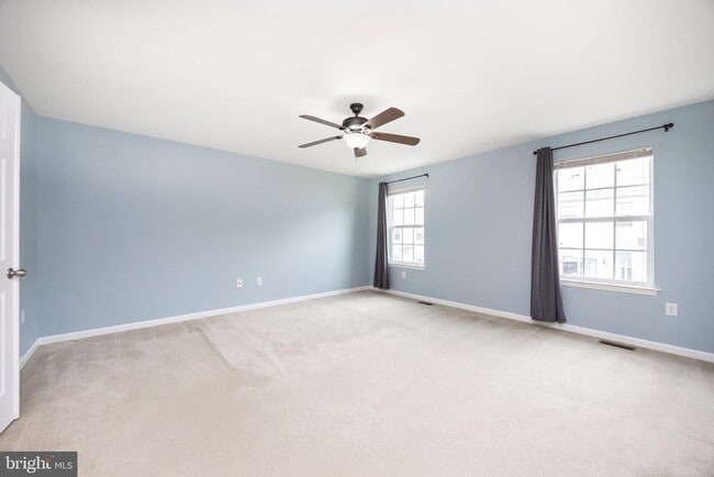 Building Photo - 253 Fairfield Cir W