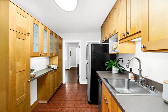 Building Photo - 218 Blenheim Rd
