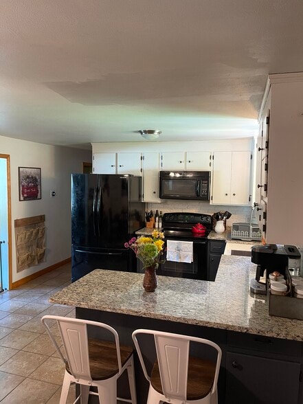 Building Photo - 14 Jo Ellen Dr