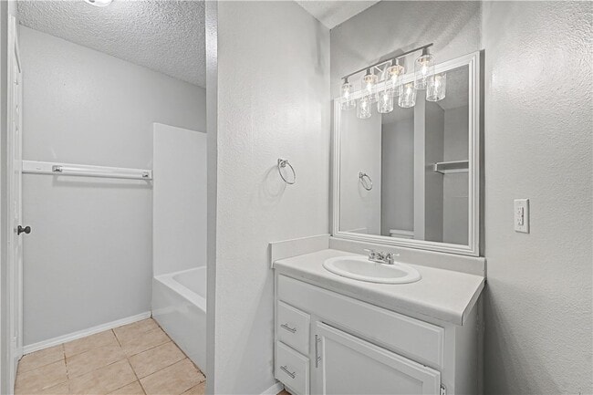 Building Photo - 3403 SW Victoria Pl