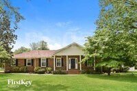 Building Photo - 1026 Grove Cir