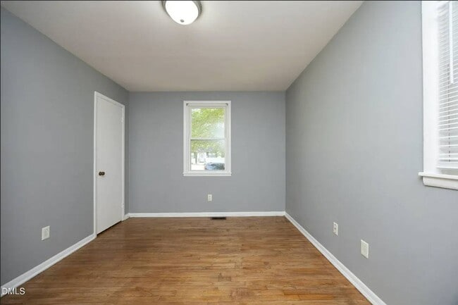 Building Photo - Charming Renovated Ranch – Turn-Key Ready in a Prime Raleigh Location