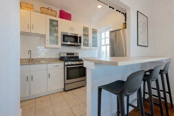 Building Photo - 371 Harvard St