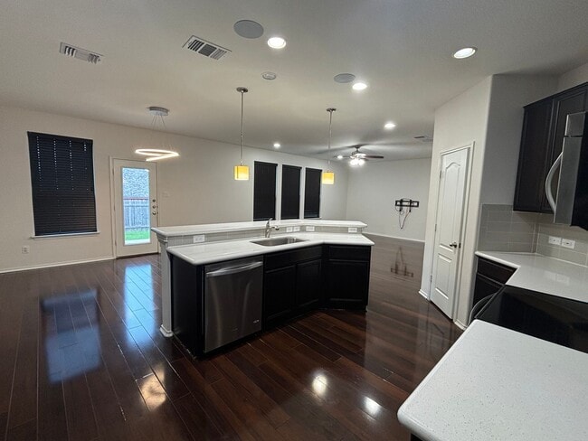 Building Photo - Wonderful 3 Bedroom Home in Coveted Crystal Crossing!