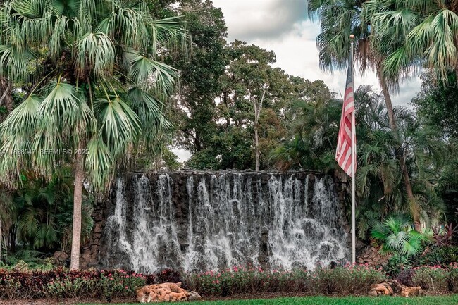 Building Photo - 16200 Golf Club Rd