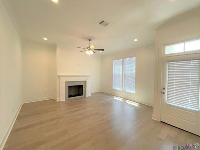 Building Photo - 9905 Stone Water Dr
