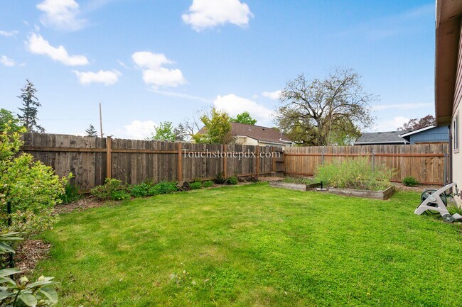 Building Photo - Quaint 3BD/1BA Home Near Mt. Tabor