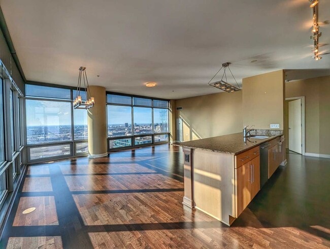 Building Photo - 100 E 14th St