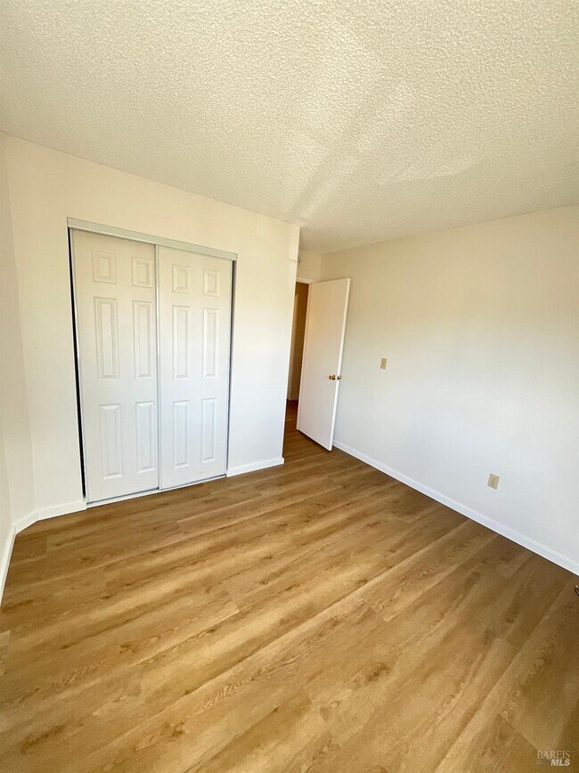 Building Photo - 111 Thresher Dr