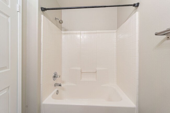 Building Photo - Gorgeous Town Home- Gated community- Pool