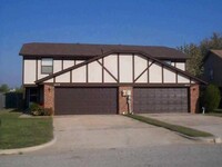 Building Photo - Remodeled 2 Story Duplex - Putnam City Sch...